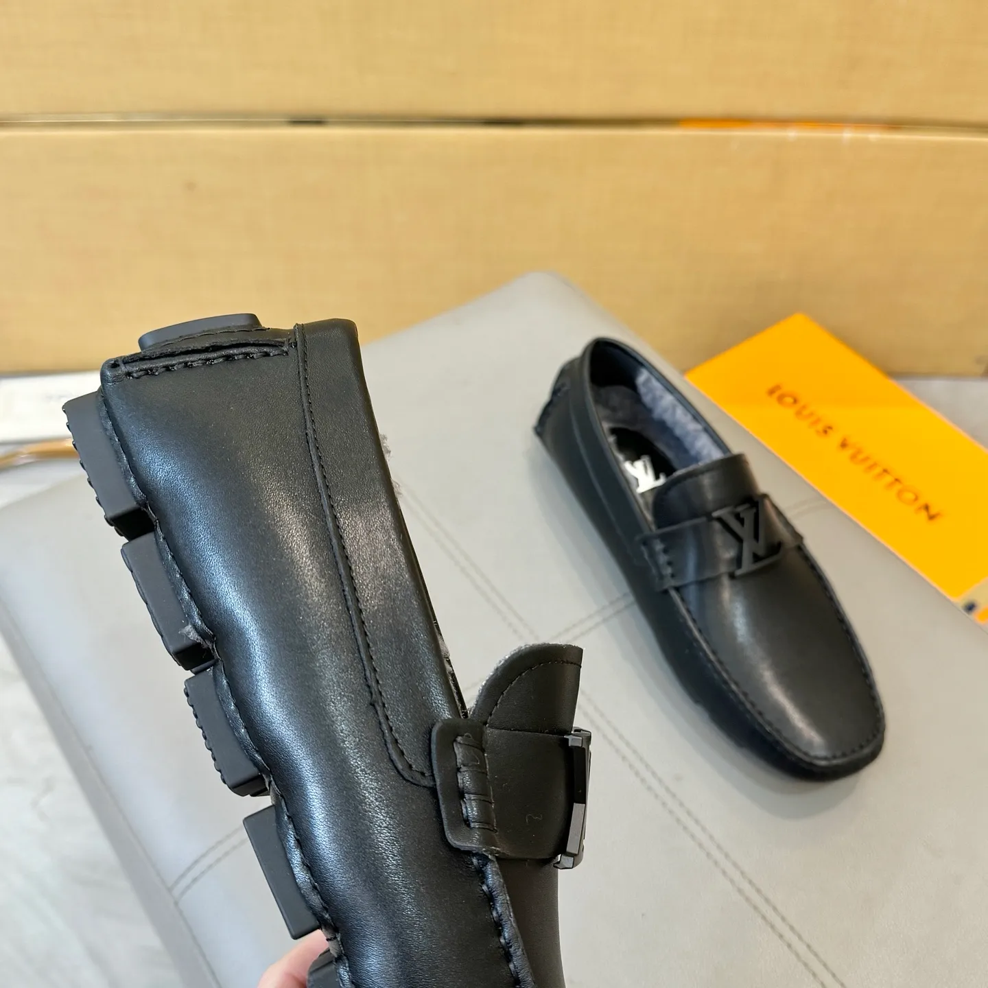 Factory price: 460💰【LV】Autumn and winter style fur integrated 2025 men's beanie shoes (top version on the market) calfskin ➕real wool lining original packaging. Size: 38-45